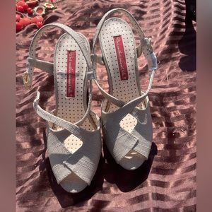 Linen vintage style heels